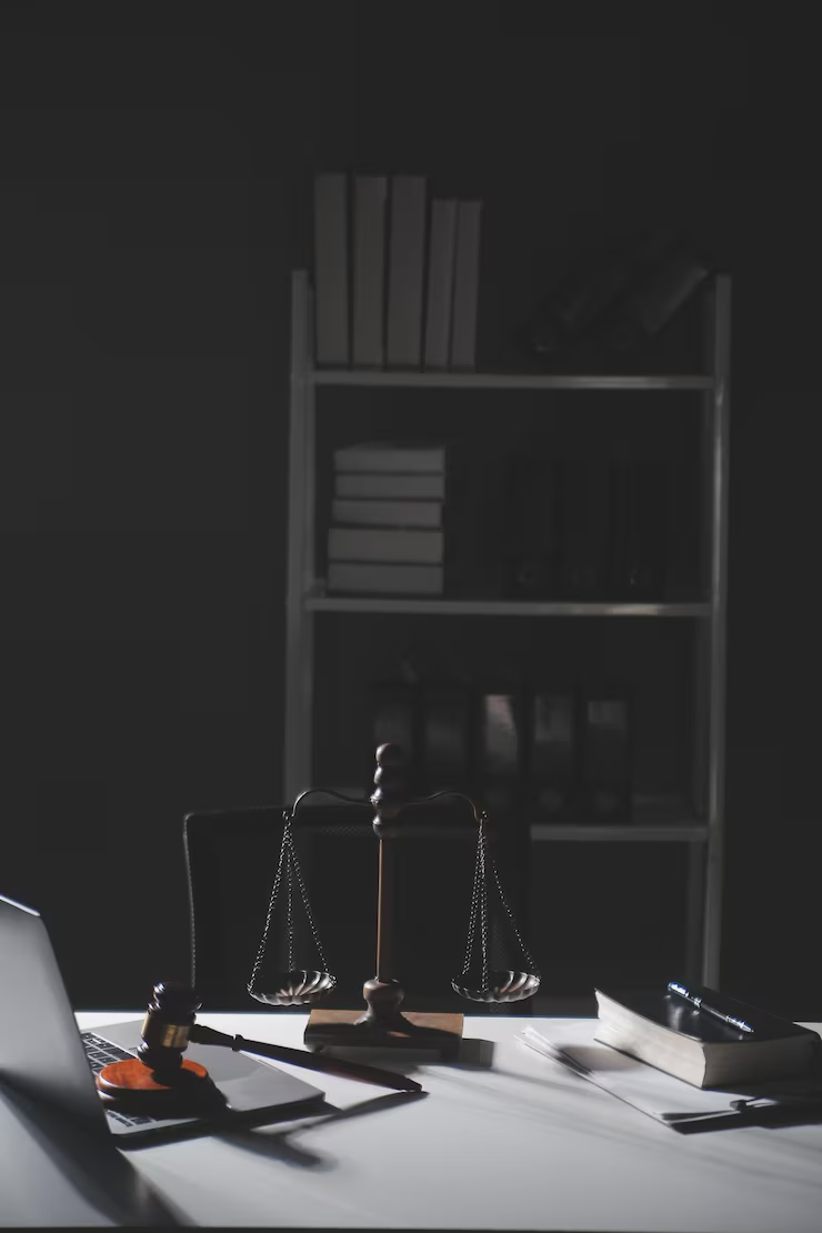 Balança da Justiça - Alcalay Advocacia